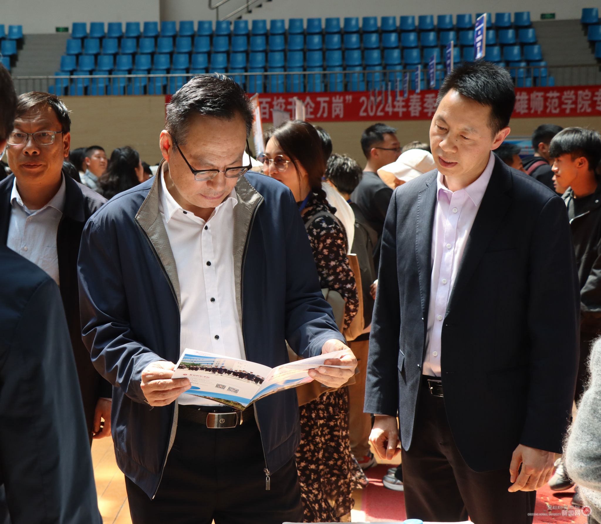 学校党委书记王建雄,党委副书记李正武,党委副书记施红星,副校长江枫